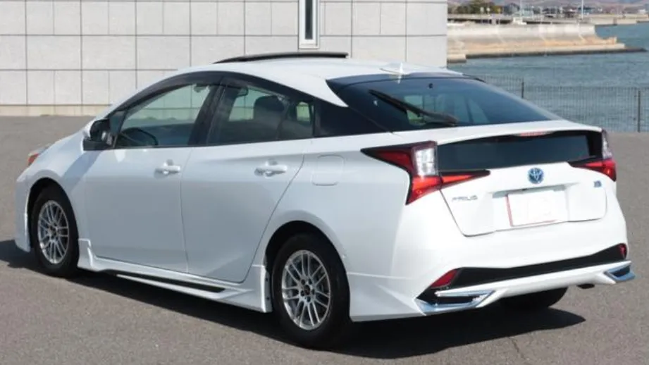 TOYOTA PRIUS 2021 A PREMIUM PEARL - image 2