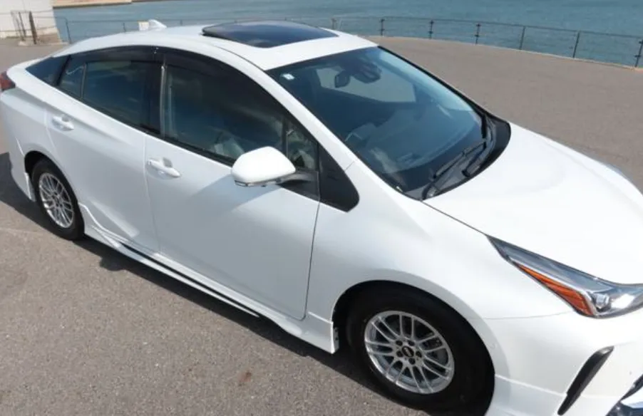 TOYOTA PRIUS 2021 A PREMIUM PEARL - image 13