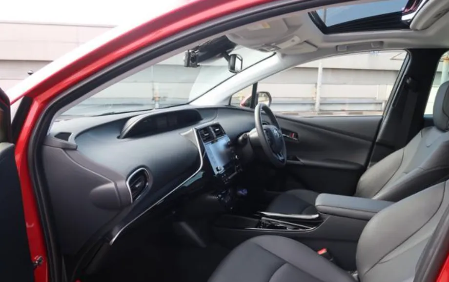 TOYOTA PRIUS 2021 A PREMIUM RED - image 9
