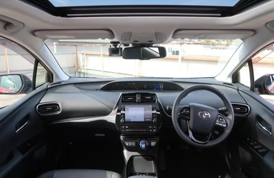 TOYOTA PRIUS 2021 A PREMIUM RED - image 2