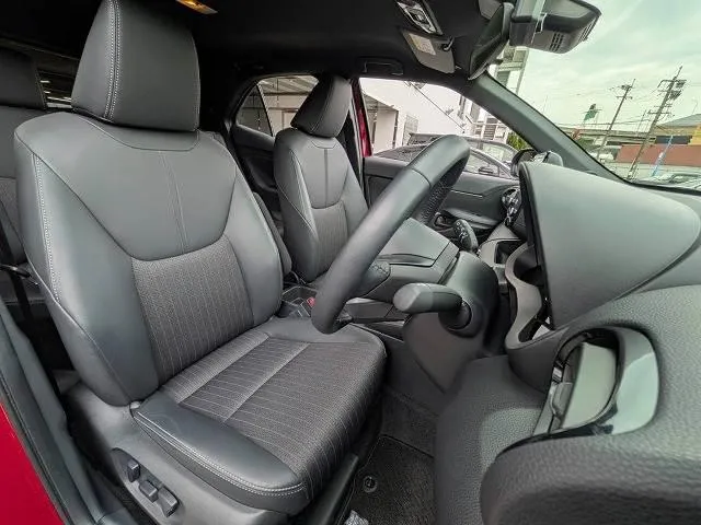 YARIS CROSS Z 2022  RED WINE - image 2