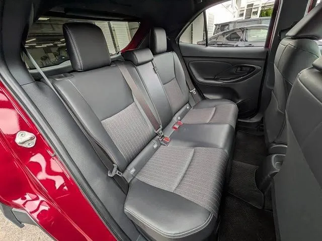 YARIS CROSS Z 2022  RED WINE - image 3