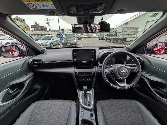 YARIS CROSS Z 2022  RED WINE - image 8