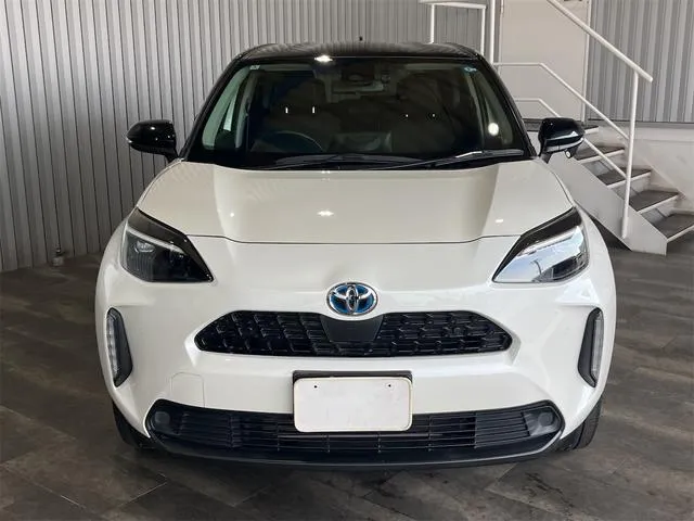 YARIS CROSS Z 2022 PEARL - image 1
