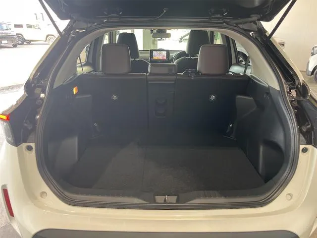 YARIS CROSS Z 2022 PEARL - image 6