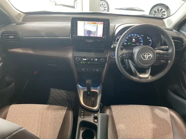 YARIS CROSS Z 2022 BEIGE - image 2