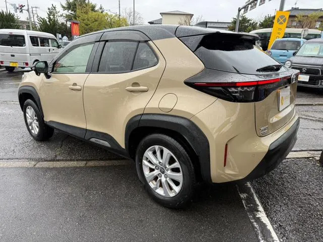 YARIS CROSS Z 2022 BEIGE - image 4