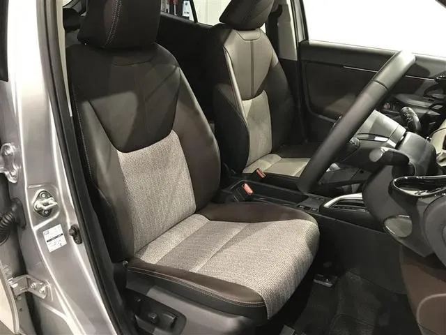 YARIS CROSS Z 2022 SILVER - image 3