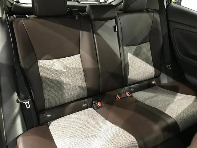 YARIS CROSS Z 2022 SILVER - image 4