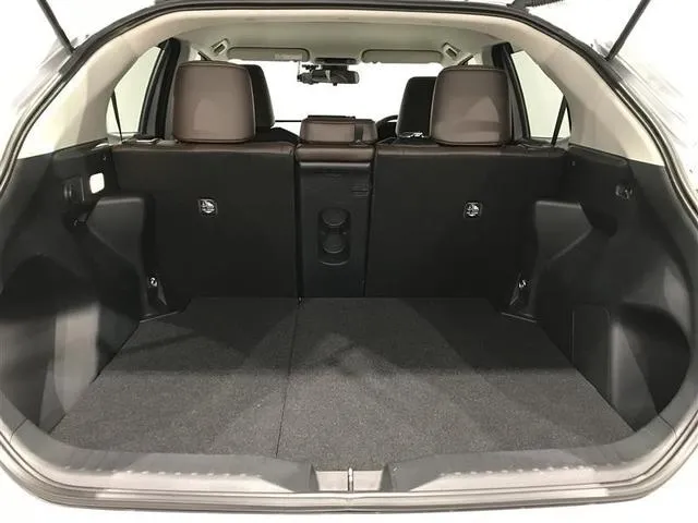 YARIS CROSS Z 2022 SILVER - image 5