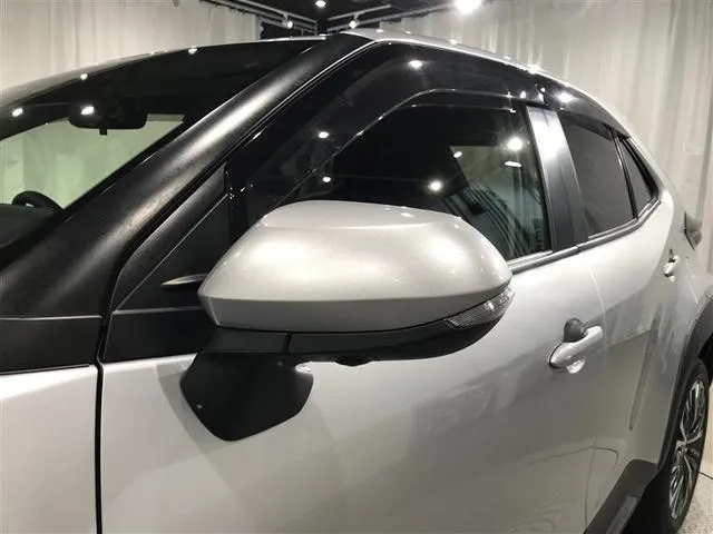 YARIS CROSS Z 2022 SILVER - image 6