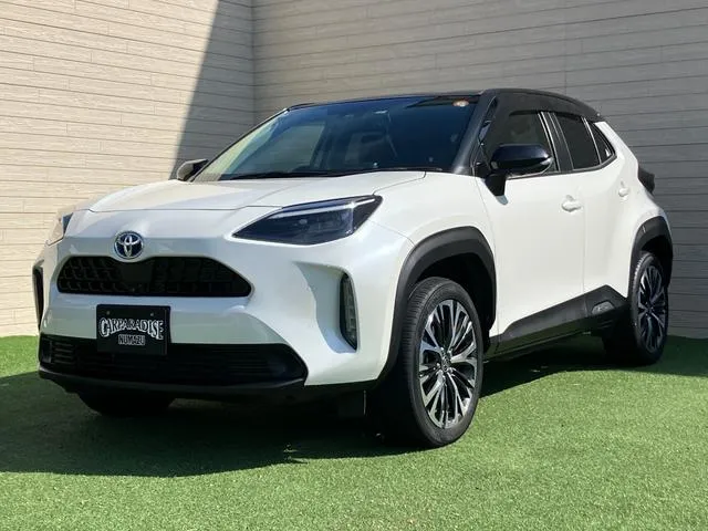 YARIS CROSS Z 2022 PEAR WHITE 2 TONE - image 1