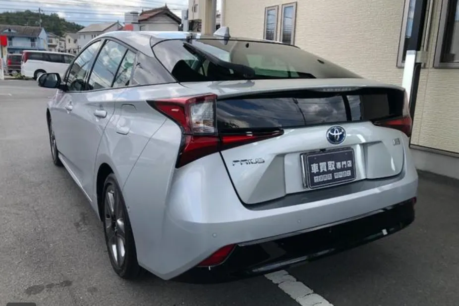 TOYOTA PRIUS 2021 A PREMIUM TOURING SELECTION-SILVER - image 10