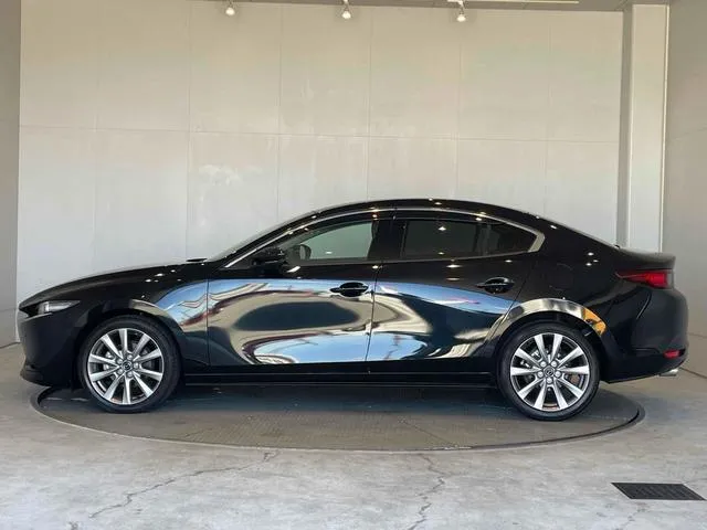 MAZDA3 SEDAN 15S TOURING Black 2022 - image 7