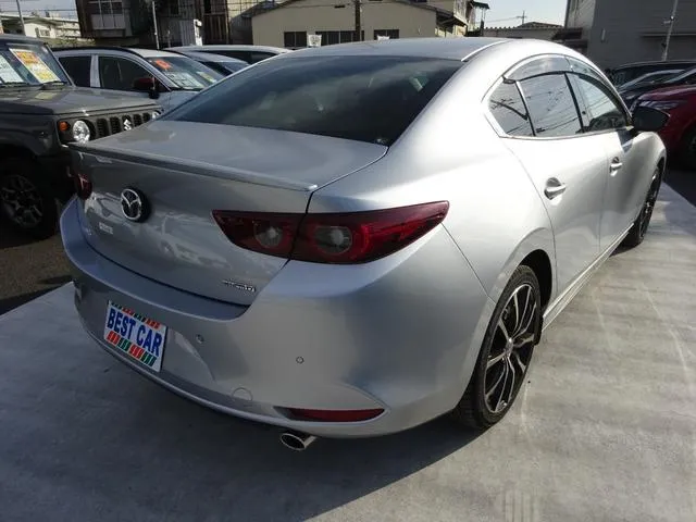 MAZDA3 SEDAN 15S TOURING SILVER 2022 - image 4