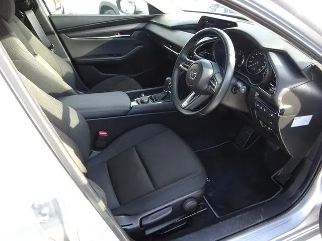 MAZDA3 SEDAN 15S TOURING SILVER 2022 - image 6