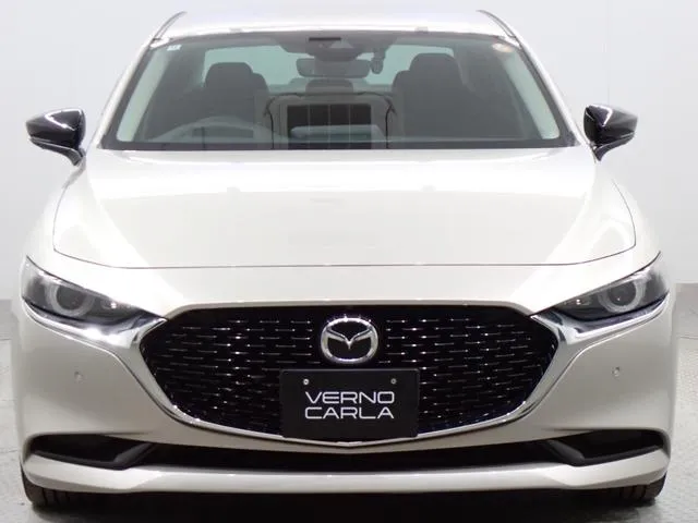 MAZDA3 SEDAN 15S TOURING WHITE 2022 - image 3