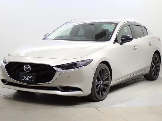 MAZDA3 SEDAN 15S TOURING WHITE 2022 - image 4