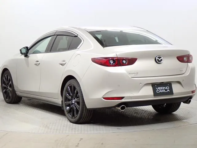 MAZDA3 SEDAN 15S TOURING WHITE 2022 - image 5