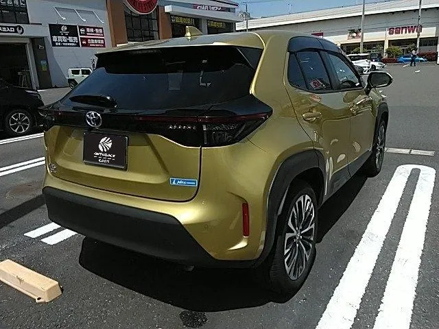 YARIS CROSS Z 2022 GOLD - image 3