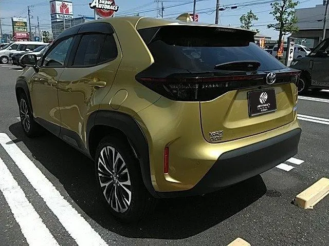 YARIS CROSS Z 2022 GOLD - image 6