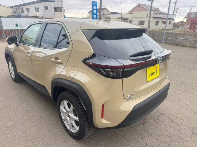 YARIS CROSS Z 2022 LIGHT BROWN - image 2