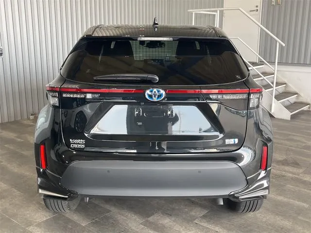 YARIS CROSS Z 2023 BLACK - image 3