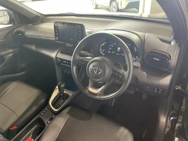 YARIS CROSS Z 2023 BLACK - image 4