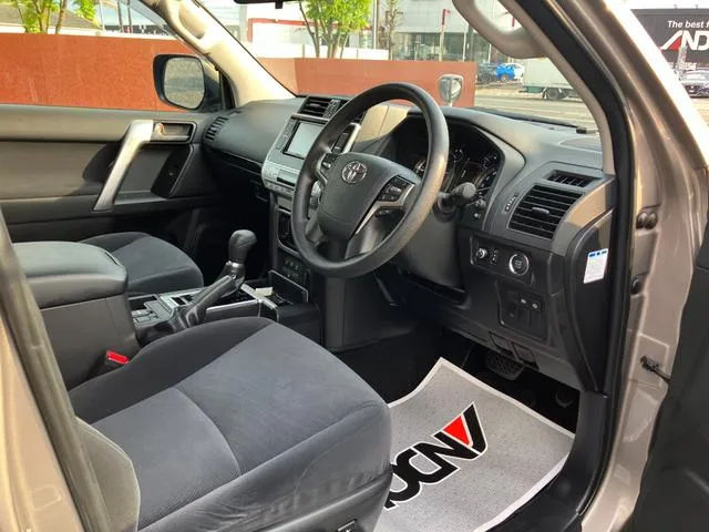 TOYOTA LAND CRUISER PRADO TX BROWN 2023 - image 8