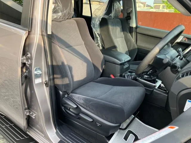 TOYOTA LAND CRUISER PRADO TX BROWN 2023 - image 9
