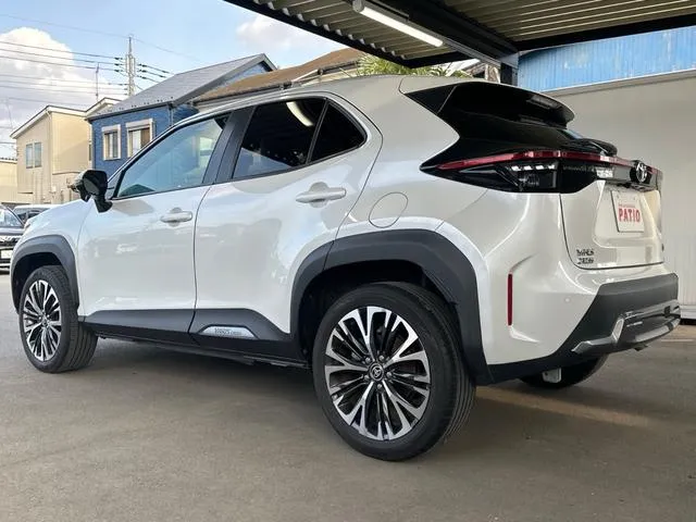YARIS CROSS Z 2023 PEARL WHITE - image 2