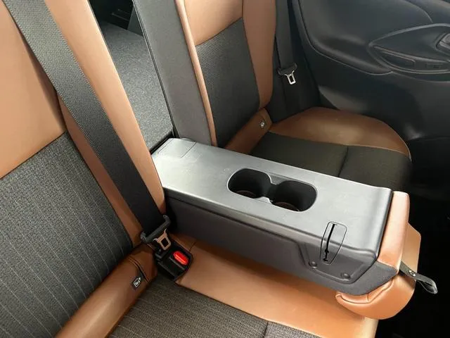 YARIS CROSS Z 2023 PEARL WHITE - image 4