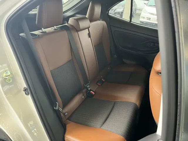 YARIS CROSS Z 2023 PEARL WHITE - image 6