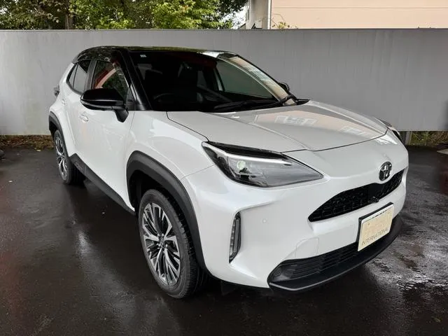 YARIS CROSS Z 2023 PEARL - image 1