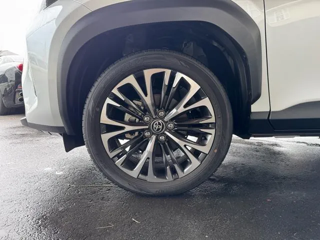 YARIS CROSS Z 2023 PEARL - image 2