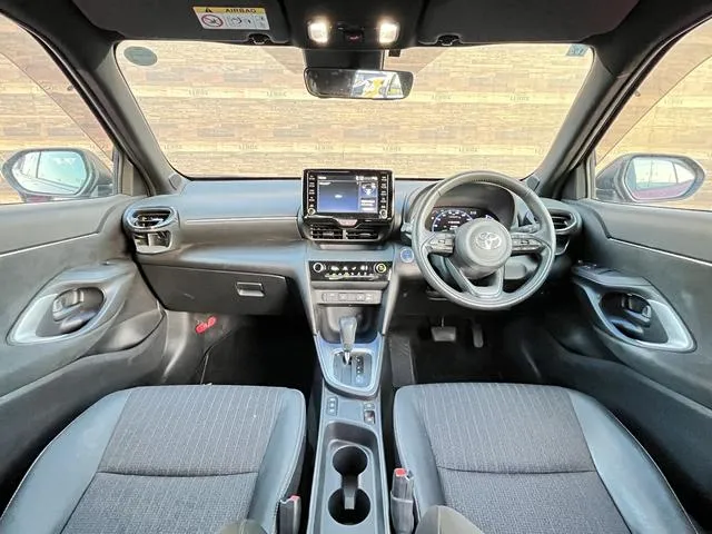YARIS CROSS Z 2023 RED WINE - image 3
