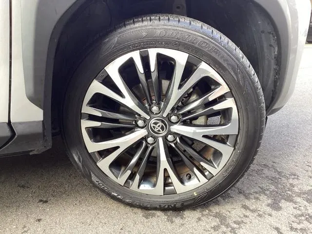 YARIS CROSS Z 2023 SILVER - image 2