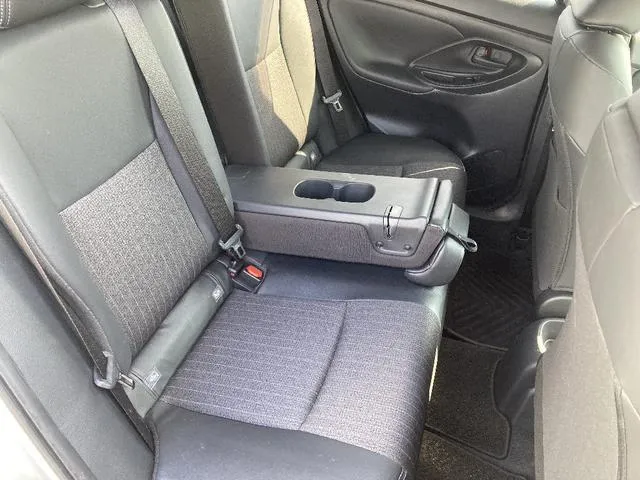 YARIS CROSS Z 2023 SILVER - image 6