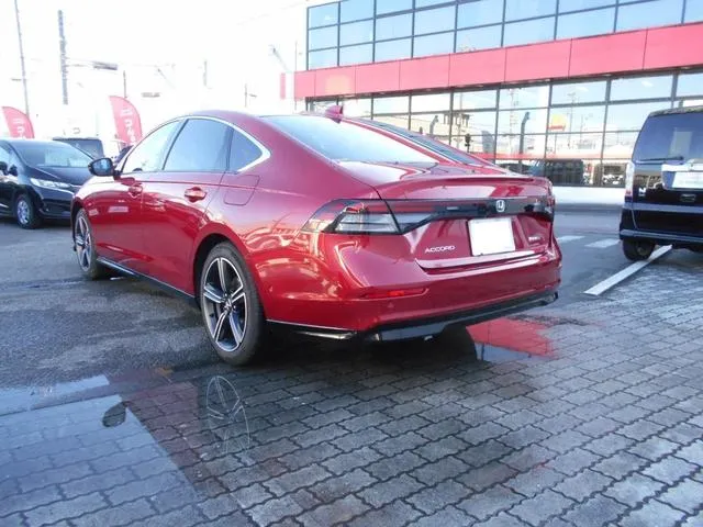 HONDA ACCORD E:HEV RED 2024 - image 7