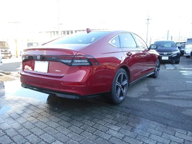 HONDA ACCORD E:HEV RED 2024 - image 8