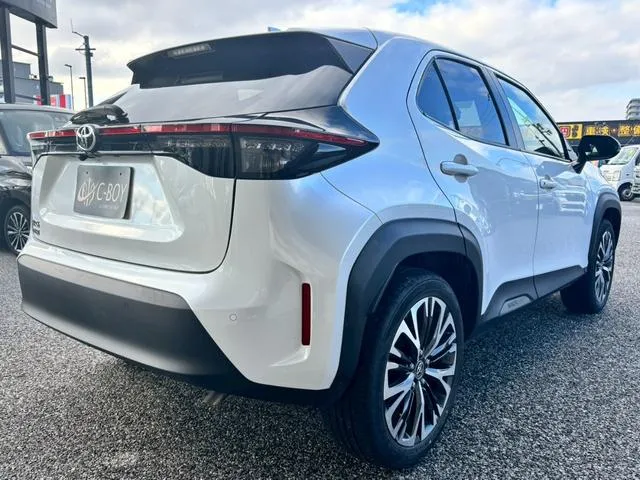 YARIS CROSS Z 2023 WHITE - image 2