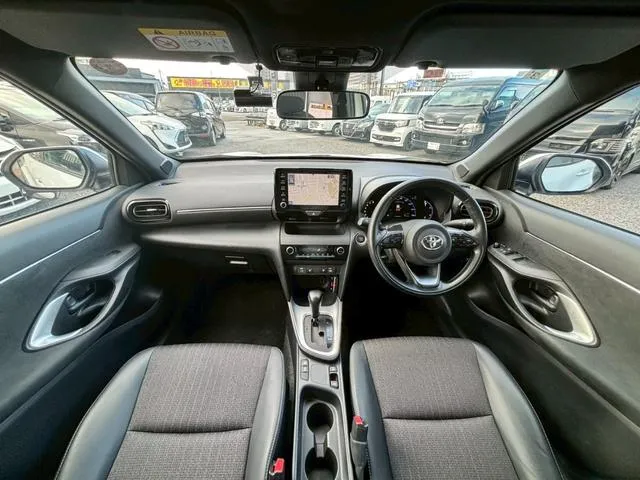 YARIS CROSS Z 2023 WHITE - image 4