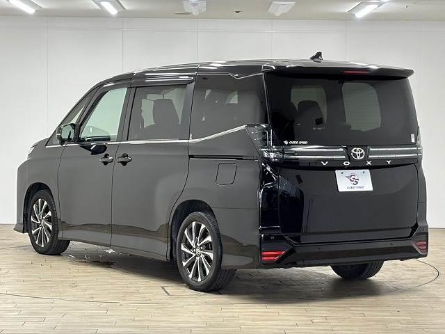 Toyota Voxy 2022 Hybrid Sz - image 9