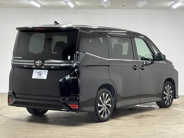 Toyota Voxy 2022 Hybrid Sz - image 10