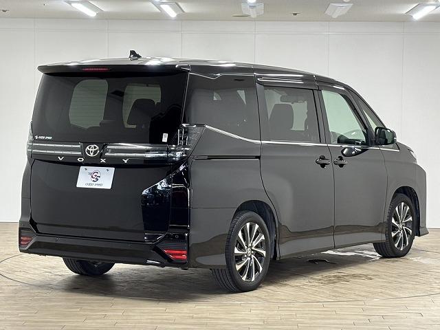 Toyota Voxy 2022 Hybrid Sz - image 12
