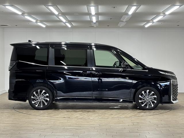 Toyota Voxy 2022 Hybrid Sz - image 14