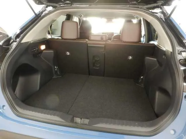 YARIS CROSS Z 2023 LIGHT BLUE - image 6