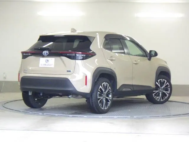 YARIS CROSS Z 2023 BEIGE - image 2