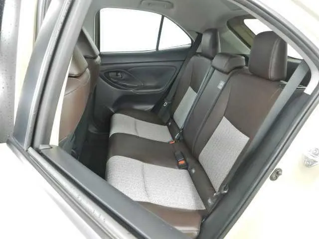 YARIS CROSS Z 2023 BEIGE - image 5