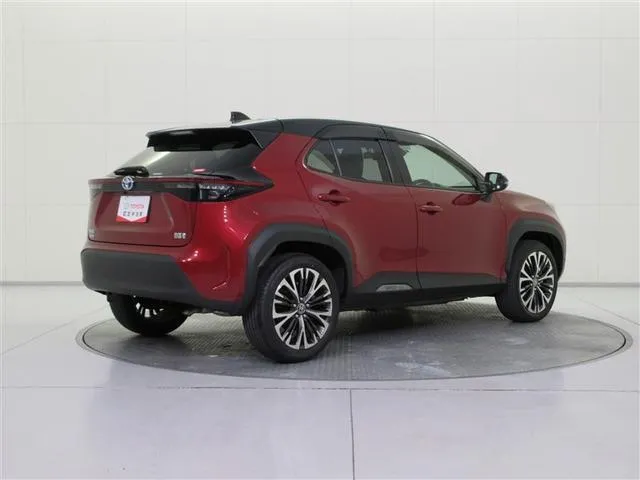 YARIS CROSS Z 2023 RED - image 2